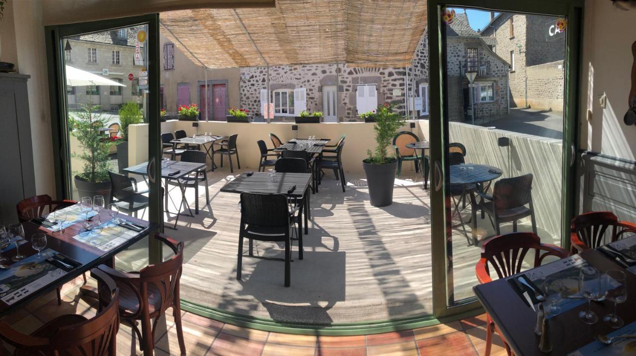 Logis Hotel Le Relais Des Remparts Allanche Dış mekan fotoğraf