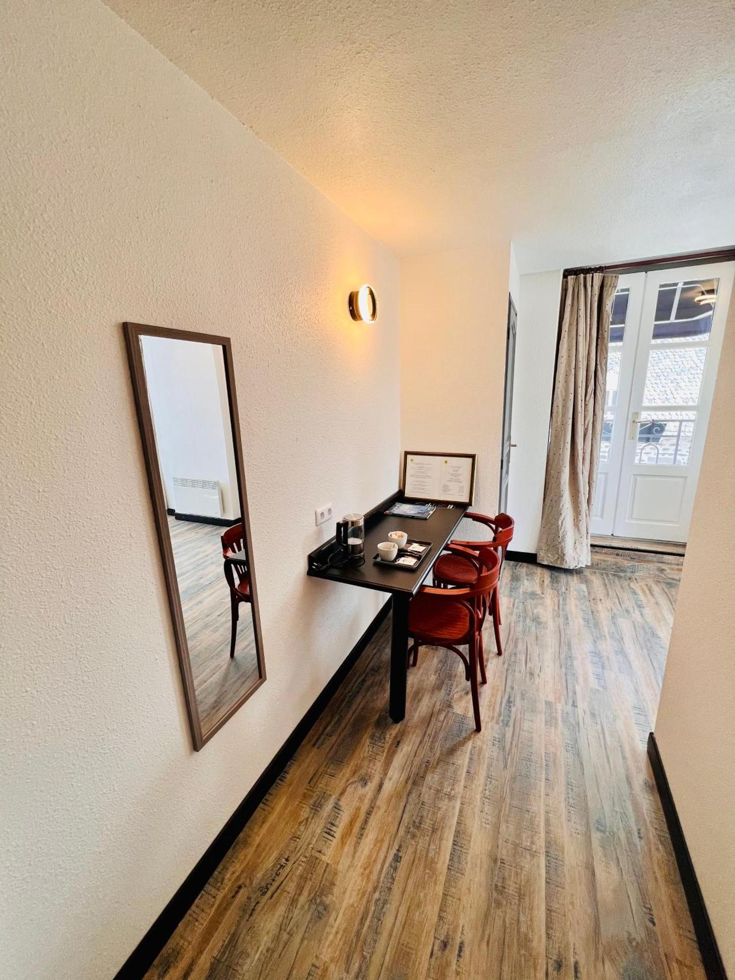 Logis Hotel Le Relais Des Remparts Allanche Dış mekan fotoğraf